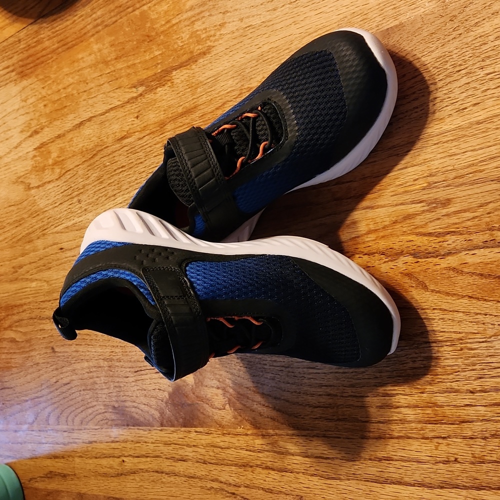 Big Boys Tennis Shoes Size 3
